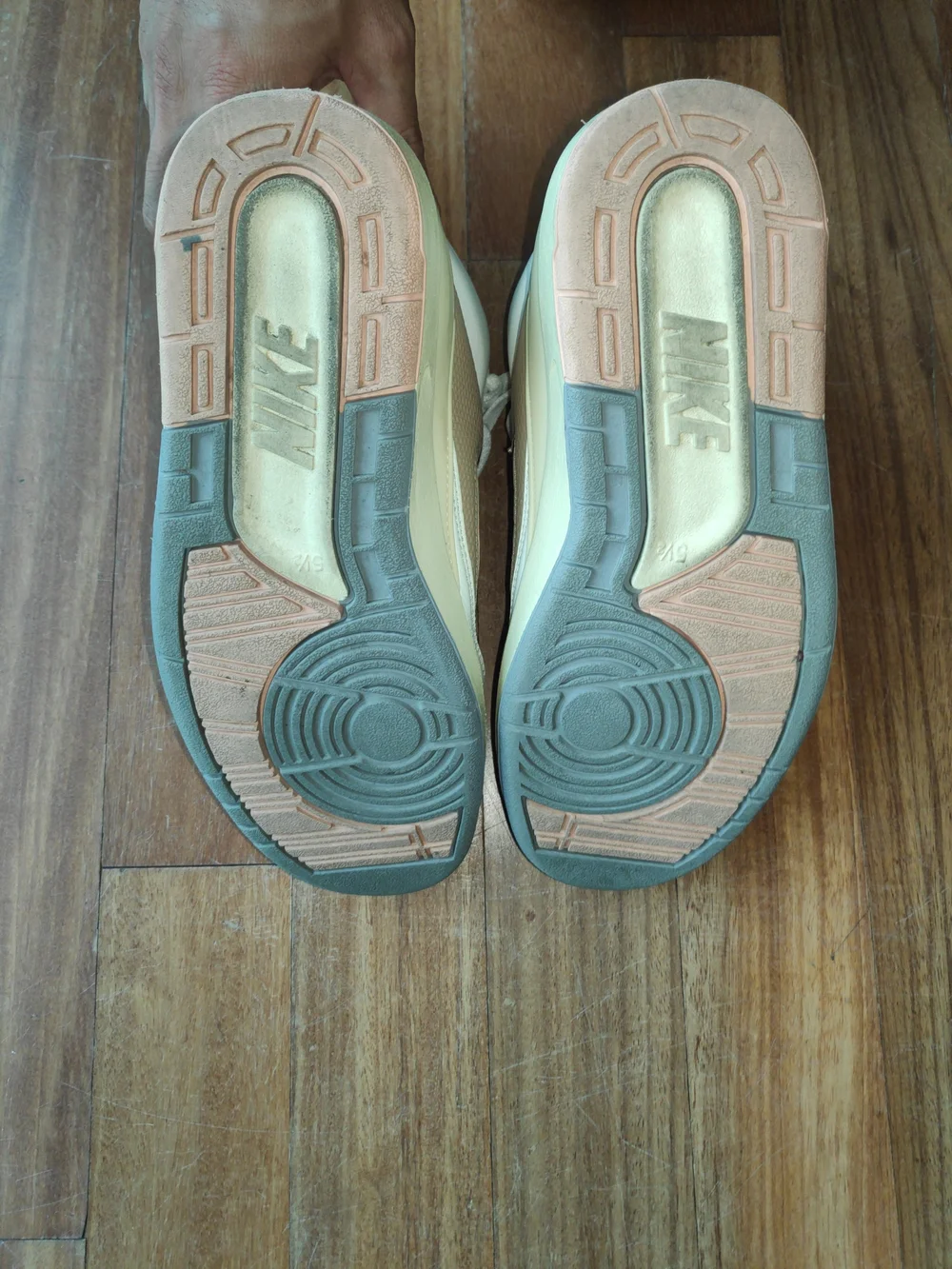 Women's Jordan retro 2 Size 7